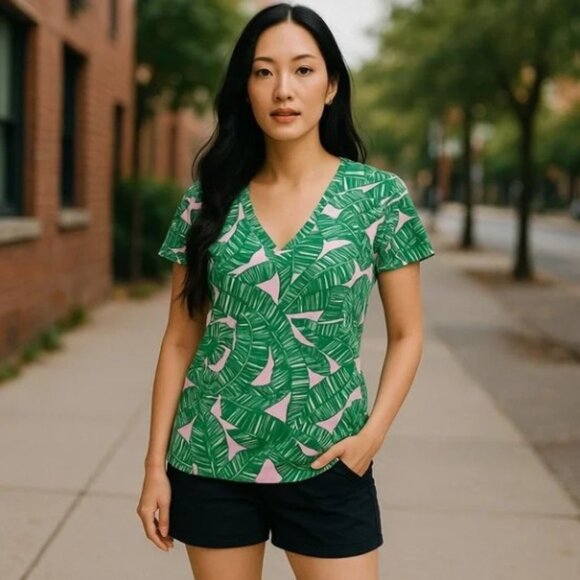 New Lilly Pulitzer XS Etta V Neck T-Shirt Top Conch Shell Pink Green NWT - Picture 2 of 8